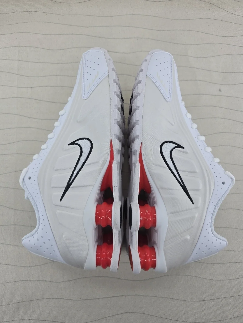 Nike Youth Shox R4 GS White Phantom Red Running Shoes CW2626-102 Size 6.5Y NEW